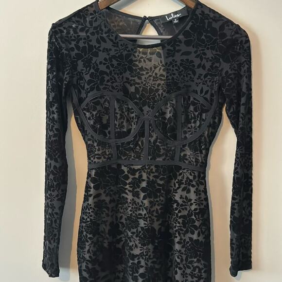 EUC LULUS BLACK BURNOUT VELVET FLORAL PRINT LONG SLEEVE DRESS SIZE SMALL - Picture 1 of 8